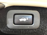 【パワーバックドア】スマートキーや運転席のボタンを押すだけでリアゲートが自動で開閉します!荷物を持っている時や、高い位置にあるバックドアを閉める際に便利な機能です♪