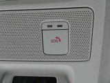 急病時や危険を感じた時、SOSコールスイッチを押すと専門のオペレータに繋がって、警察や消防への連携をサポートしてくれます。また、万が一の事故発生時には、エアバッグ展開と連動して自動通報します。
