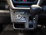 オートなので、温度設定だけであとは車にお任せ!!でも自分でマニュアル操作もできちゃいます!!