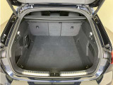 オートマチックトランクリッドです。足で開閉できるバーチャルペダルも装備。
