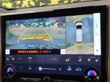 【パノラミックビューモニター】専用のカメラにより、上から見下ろしたような視点で360度クルマの周囲を確認することができます☆死角部分も確認しやすく、狭い場所での切り返しや駐車もスムーズに行えます。