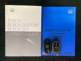 スマートキーは鍵をバッグに入れたままでもドアロックの開閉やエンジンのON・OFFができます。夜間や雨の日も鍵を探さなくて良いので便利です。