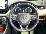 【純正革巻きステアリング】上質な革を使用することで、手にしっかり馴染みとても運転しやすいハンドルです♪