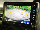 【バックカメラ】駐車時に後方がリアルタイム映像で確認できます。大型商業施設や立体駐車場での駐車時や、夜間のバック時に大活躍!運転スキルに関わらず、今や必須となった装備のひとつです!