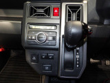 インパネシフトなので、操作がしやすく足元もすっきり!