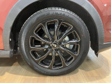 ディーラーオプションのアルミホイールでを装備しています★デザインがかっこいいアルミホイールですよ★
