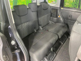 後部座席も気になるようなキズ・汚れやへたり等、大きなダメージはなく、良好な状態です。
