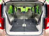 普段のお買い物や通勤、送迎等に十分な荷室スペースを確保しております。セカンドシートを倒すと、大きな荷物の積載も可能です♪