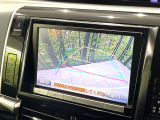 【バックカメラ】駐車時に後方がリアルタイム映像で確認できます。大型商業施設や立体駐車場での駐車時や、夜間のバック時に大活躍!運転スキルに関わらず、今や必須となった装備のひとつです!