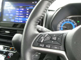 ナビの音量など車両情報を手元で操作できるハンドルスイッチ付き。