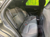 後部座席も気になるようなキズ・汚れやへたり等、大きなダメージはなく、良好な状態です。