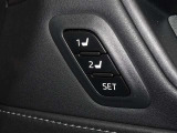 運転席のパワーシートは2名様分までメモリー機能付きです。