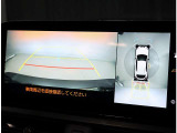 パノラミックビューモニター。車両を上から見たような映像を表示。運転席から目視しにくい車両周囲の状況をリアルタイムで確認できます。