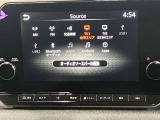【メーカーナビ】9インチの大画面モニターを搭載し、Apple CarPlayへのワイヤレス接続やAndroid Autoにも対応。