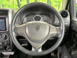 インテリアに合わせたデザインのステアリングは、運転される方のことも考え、運転しやすい形状、大きさです。是非一度、実際に触ってお確かめください。