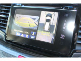 純正のマルチビューカメラが装備されています!上から見下ろしたような視界のカメラが駐車をサポートします!