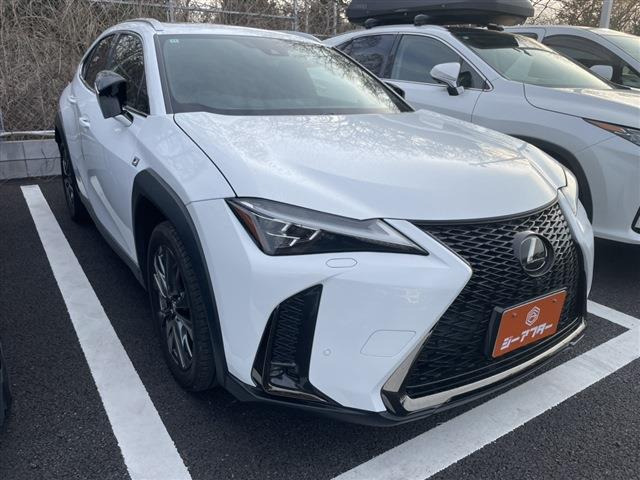 UX 200 Fスポーツ 禁煙車 サンルーフ 三眼LEDヘッドライト