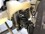 お車を安心してお乗りいただく為には、足回りの定期点検が欠かせません。サービスサポート(有償保証)では無料点検もご提供しており、安心のカーライフをお過ごしいただけるサポート体制が整っています。
