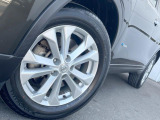 【純正17インチアルミホイール】外観にマッチした純正アルミホイールを装着しております。各種社外アルミホイールや、スタッドレスタイヤも取扱いしております。是非ご相談ください♪