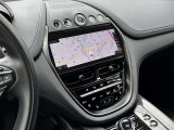 Qディビジョン特別仕様車/左ハンドル/CARBONインテリア/CARBONル-フスポイラ-/鍛造23AW/全席ベンチレ-ション/全席シ-トヒ-タ-/パノラミックサンル-フ/SPORTSエキゾ-スト/ハンズフリ-機能付き電動リアゲ-ト