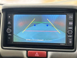 【バックモニター】駐車時に後ろの映像がナビゲーションにうつるので駐車がらくらく★車庫入れが心配な方もバックモニターで安心★
