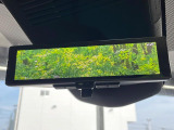【インテリジェントルームミラー】後席の大きな荷物や同乗者で後方が確認しづらい時でも安心!カメラが撮影した車両後方の映像をルームミラー内に表示。クリアな視界で状況の確認が可能です!