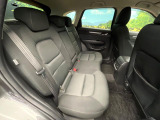 後部座席も気になるようなキズ・汚れやへたり等、大きなダメージはなく、良好な状態です。