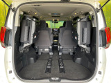 後席を格納すると、これだけの広さが!シーンに合わせたシートアレンジで、大きな荷物も積むことが出来ます♪