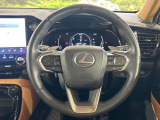 【純正革巻きステアリング】上質な革を使用することで、手にしっかり馴染みとても運転しやすいハンドルです♪