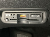 ハンドルの左下にETCがついています。高速道路の料金所の通過も楽々です!。 カードの取り出しもしやすい場所についています。