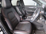 運転席は10Wayの電動シート仕様です。ドライバーの体格に合わせたドライビングポジションの設定が可能です。また、良く使う位置を登録しておける便利なメモリー機能も付いています★☆★☆