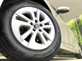 【純正15インチアルミホイール】外観にマッチした純正アルミホイールを装着しております。各種社外アルミホイールや、スタッドレスタイヤも取扱いしております。是非ご相談ください♪