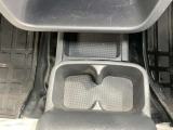 運転席・助手席のドリンクホルダーです
