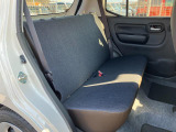 リヤシートも全車消毒済み。チャイルドシートの固定用アンカーがあります。小さなお子様も安心してご乗車できます!