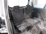 コンパクトカーには珍しい三列シート!!乗車人数に合わせてシートアレンジが可能です。使用しない時は2列目の床下へダイブイン格納!!