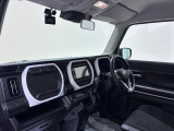 ダイハツのお店では、ダイハツ車を知り尽くしたプロフェッショナルが、専用の診断機器を使って各システムを点検しております。