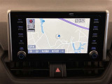 ディスプレイオーディオ搭載車です(T-コネクトナビ)。Blue tooth機能も搭載しています。(フルセグテレビ機能のご利用は別途の手続きが必要になる場合があります)