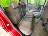 後部座席も気になるようなキズ・汚れやへたり等、大きなダメージはなく、良好な状態です。