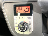 【オートエアコン】一度お好みの温度に設定すれば、車内の温度を検知し風量や温度を自動で調整。暑い&hellip;寒い&hellip;と何度もスイッチ操作をする必要はありません。快適な車内空間には必須の機能ですね♪