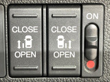 【両側パワースライドドア】スマートキーや運転席のスイッチで後席両側スライドドアの開閉が可能♪電動だから力を入れてドアを開ける必要が無く、小さなお子様でも簡単に開け閉めでき快適です♪