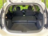 後席を格納すると、これだけの広さが!シーンに合わせたシートアレンジで、大きな荷物も積むことが出来ます♪