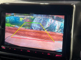 【バックカメラ】駐車時に後方がリアルタイム映像で確認できます。大型商業施設や立体駐車場での駐車時や、夜間のバック時に大活躍!運転スキルに関わらず、今や必須となった装備のひとつです!