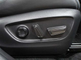 運転席はパワーシートなのでお好みのドライビングポジションに調整可能です♪