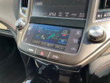 【オートエアコン】一度お好みの温度に設定すれば、車内の温度を検知し風量や温度を自動で調整。暑い&hellip;寒い&hellip;と何度もスイッチ操作をする必要はありません。快適な車内空間には必須の機能ですね♪