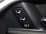 運転席のパワーシートは2名様分までメモリー機能付きです。