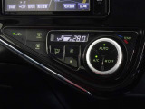 車内を快適に、オートエアコンを装備しています。