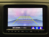 バックでの車庫入れも安心です! リアカメラが付いているバックモニター付のナビを装備しております。操作線もついており距離感も画面から確認できます。
