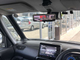 ディーラーオプション『前+車室内ドライブレコーダー』装備。表示はナビのモニター画面で行います。