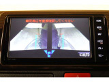 サイドビューで右左折時に運転席からは見えないところも映し出してくれるので安心♪※あくまでも補助的な装置なので目視確認もお忘れなく!