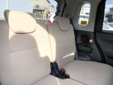 後部座席も気になるようなキズ・汚れやへたり等、大きなダメージはなく、良好な状態です。